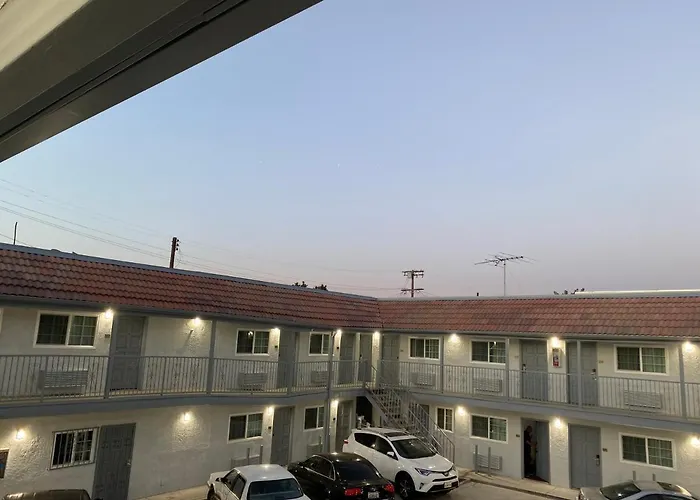 Golden West Manor Motel